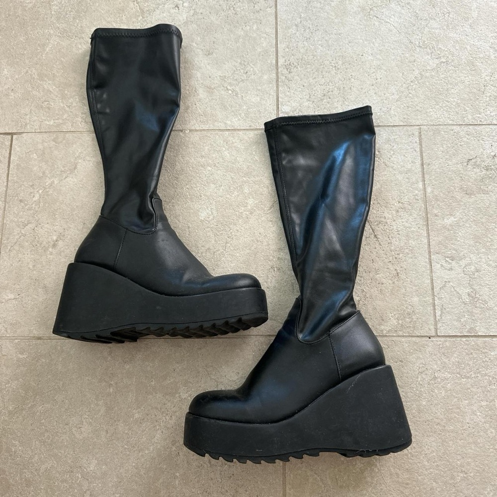 Nessa Barrett Steve Madden Duke 30